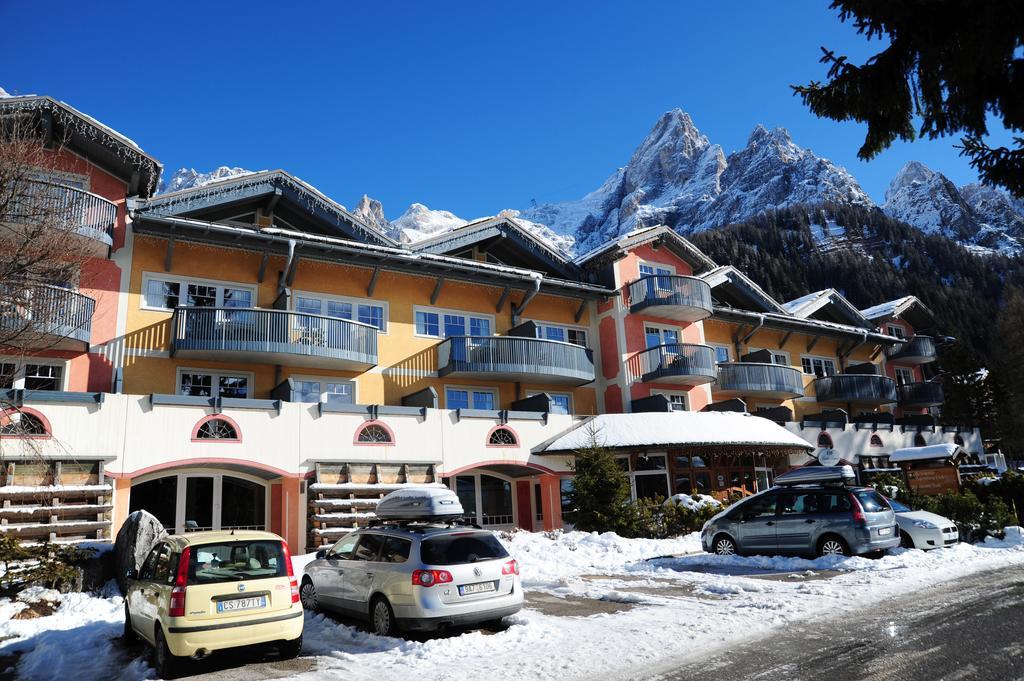 Sporting Aparthotel San Martino Di Castrozza Buitenkant foto
