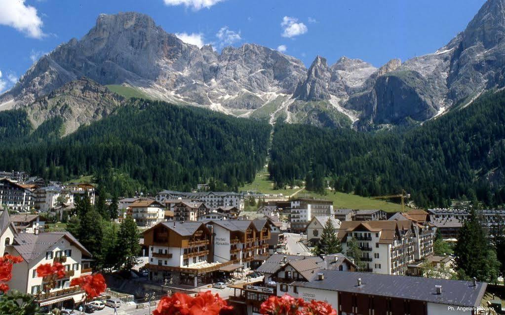 Sporting Aparthotel San Martino Di Castrozza Buitenkant foto