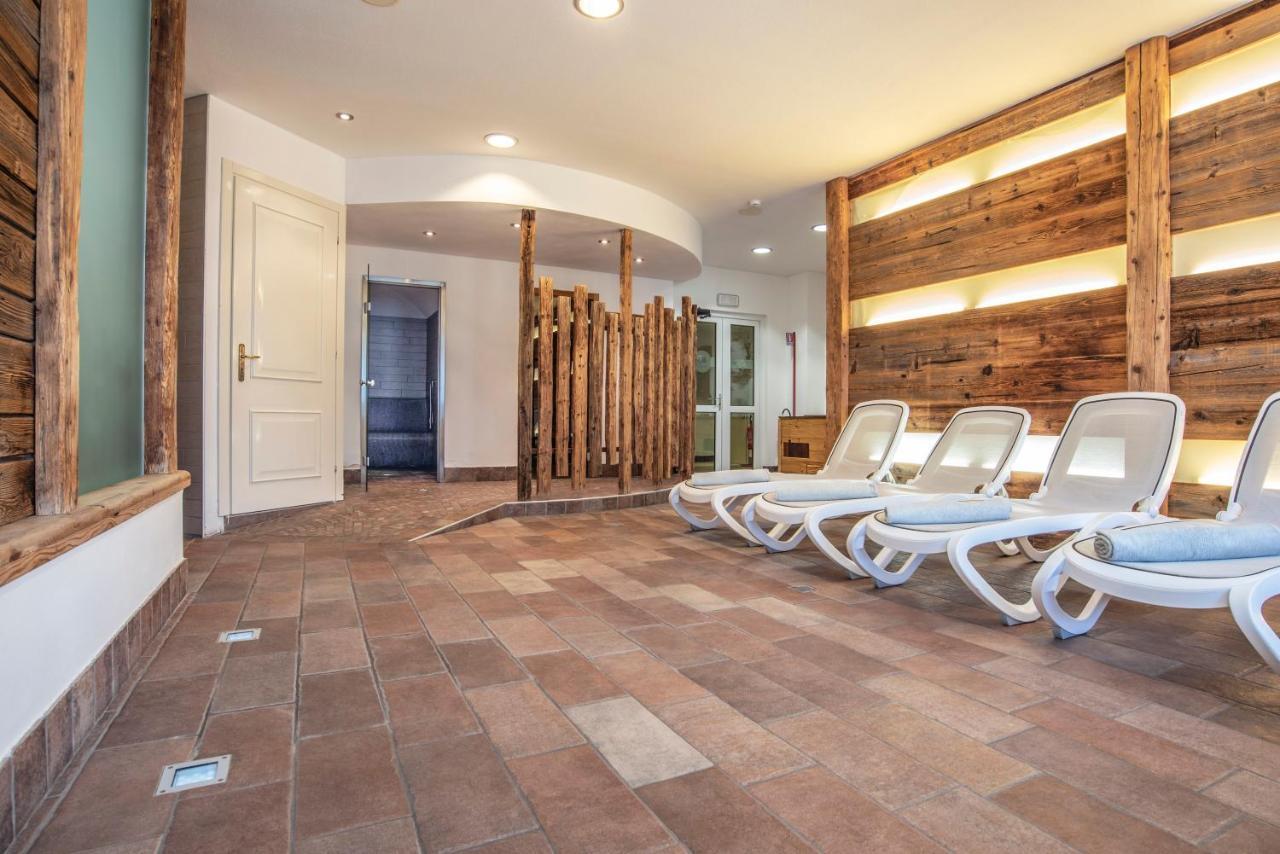 Sporting Aparthotel San Martino Di Castrozza Buitenkant foto